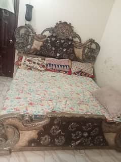 King size Bed without mattress Bht heavy bana hua h