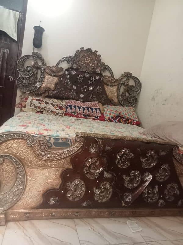 King size Bed without mattress Bht heavy bana hua h 1