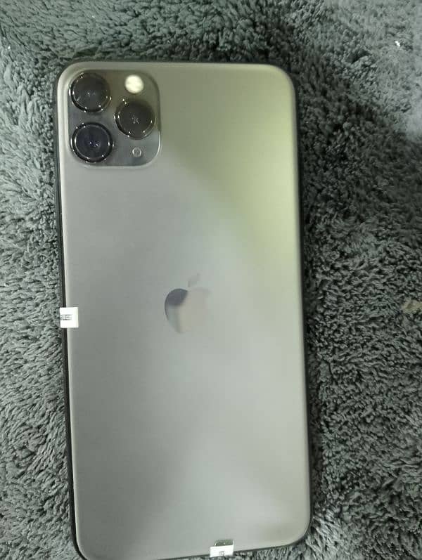 iphone 11 pro max 4