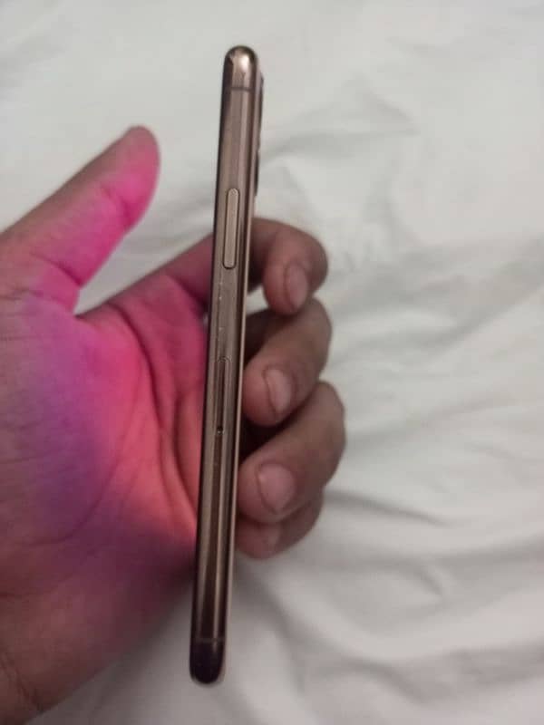 iphone 11 pro 256 Gb watar paek sild hai 4