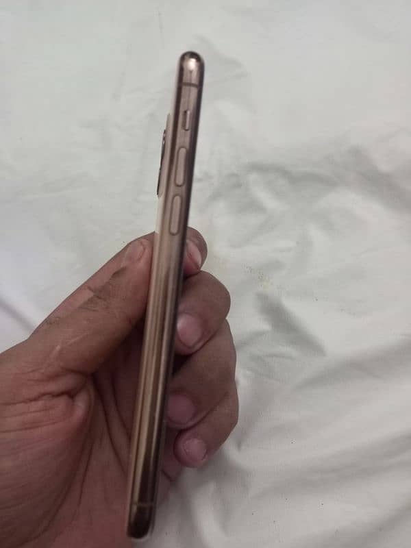 iphone 11 pro 256 Gb watar paek sild hai 5