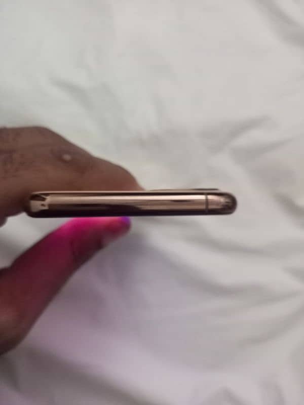 iphone 11 pro 256 Gb watar paek sild hai 7