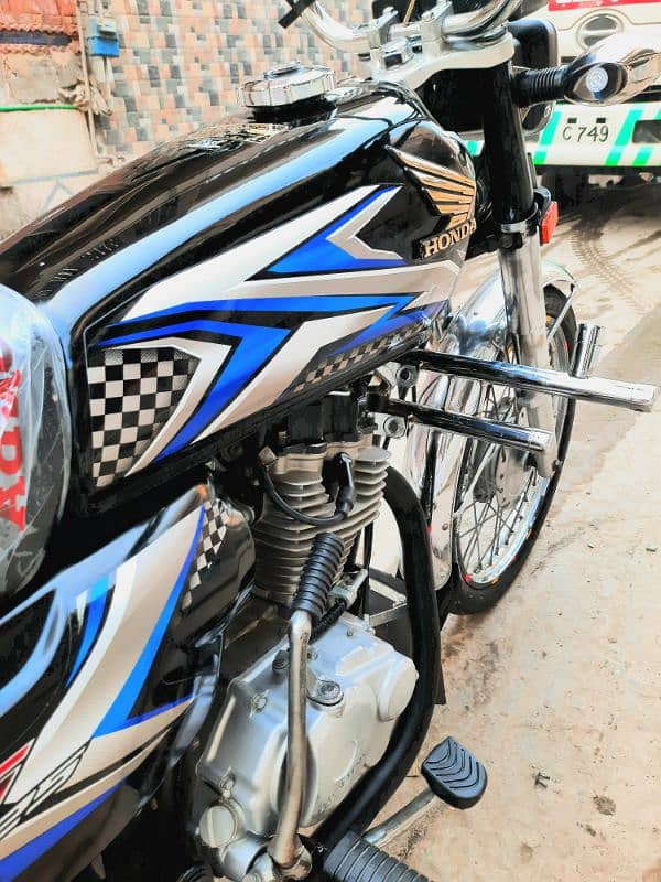 Honda CG 125 With 2 Digit Golden Number Urgent Sale 7