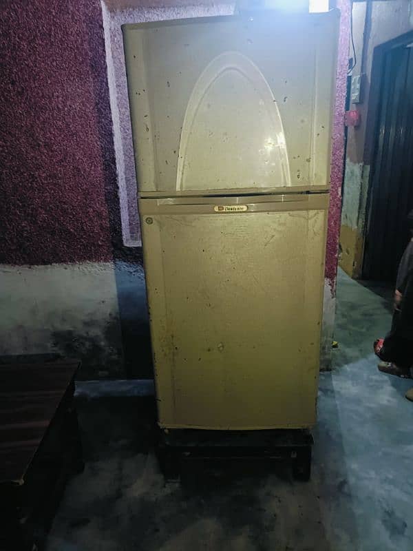 Dawalance fridge Medium size 1