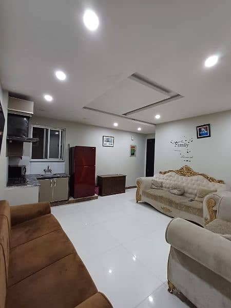 One bed luxury apartment for short stay like(3to4)hours in bahria town 2