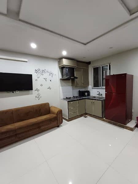 One bed luxury apartment for short stay like(3to4)hours in bahria town 3