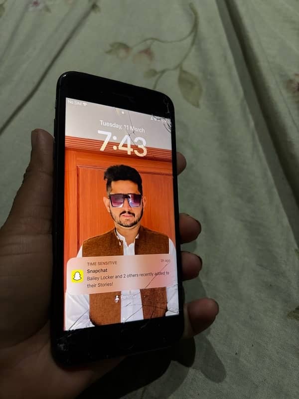 check iPhone 8plus battery 82  but iPhone only finger good 4