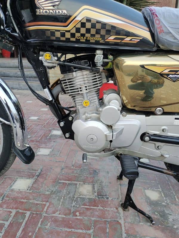 Honda 125 special edition gold 23/24 3