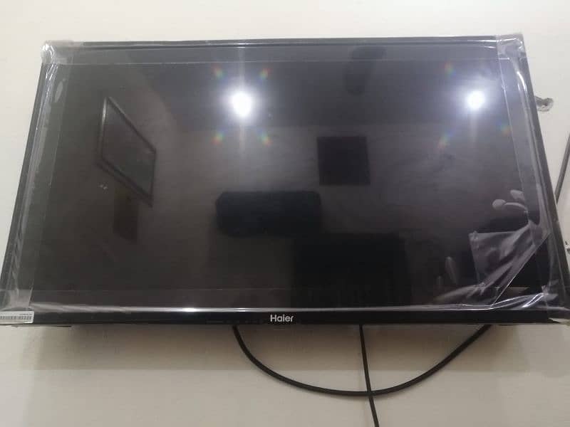 haier LCD 1 month used all ok mobile attached 0