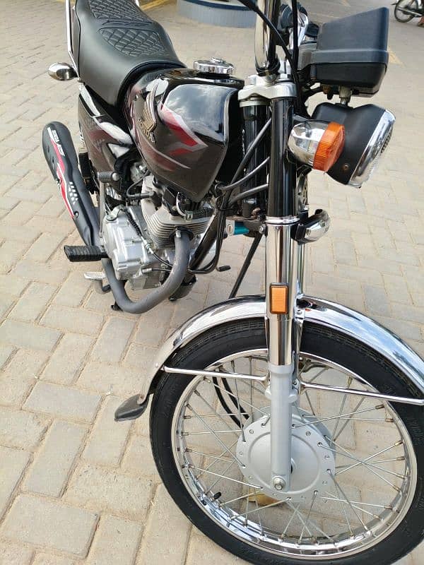 Honda 125 2024         Honda 125 2024 Black 3