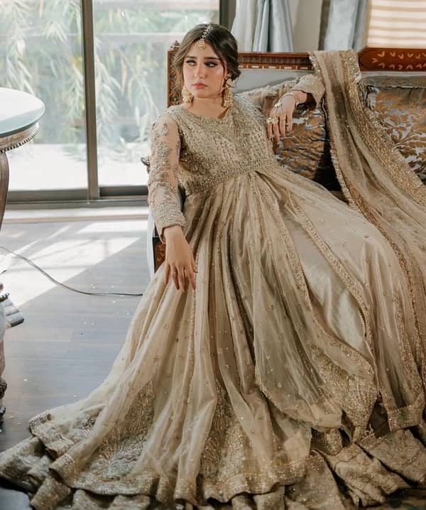 faiza saqlain bridal dress 4