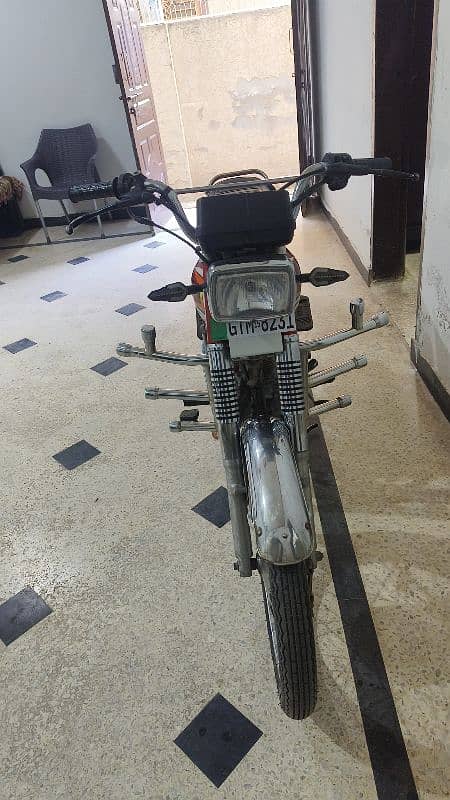 Honda 125 is in fine quality with perfect engine 2