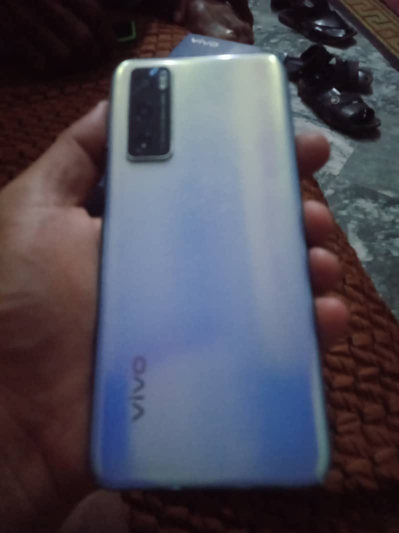 Vivo V20 se 8/128 with box charger 5