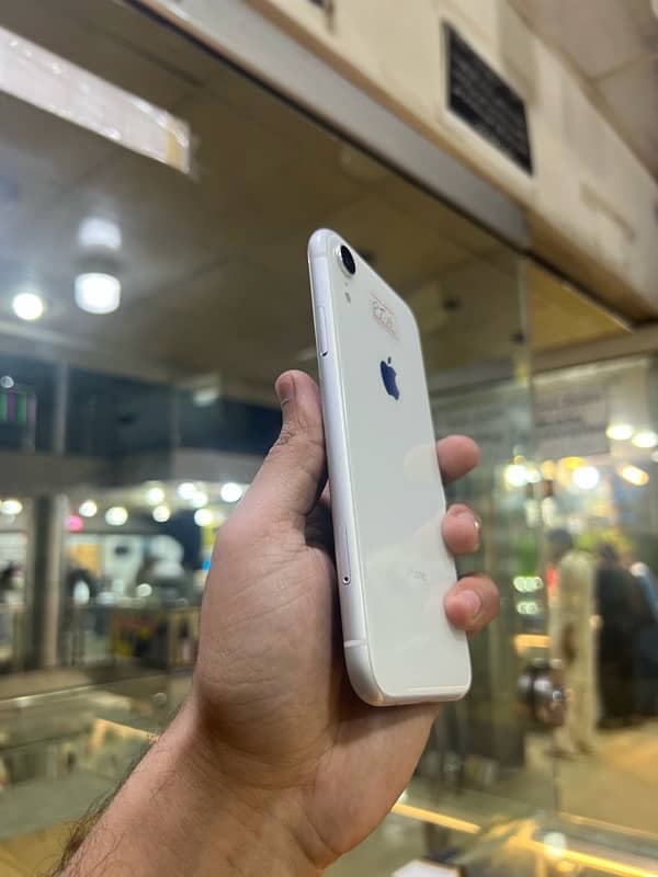 iphone XR 64 GB PTA Approved 1