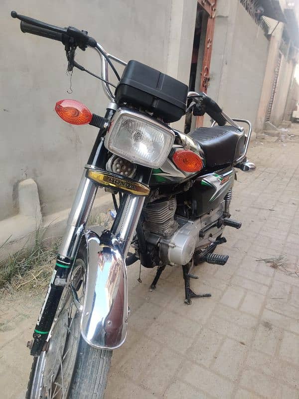 Honda CG 125 2023 karachi 03122132753 1