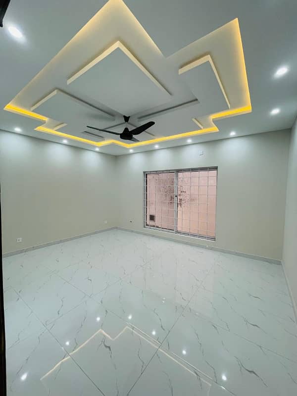 Kanal Brand New House With Lawn 21