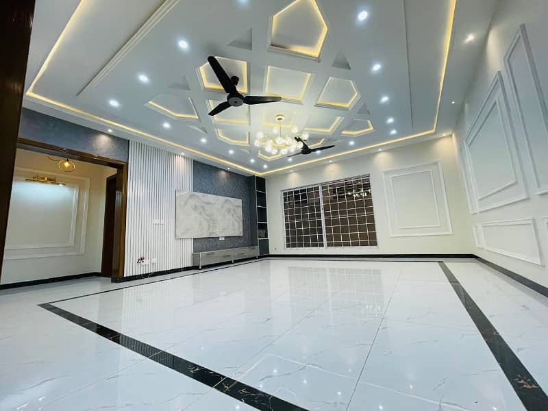 Kanal Brand New House With Lawn 30