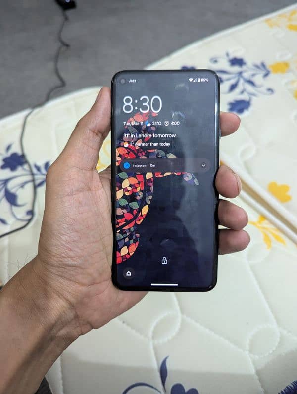 Googl Pixel 5 Available for Sale (9/10 condition) 2