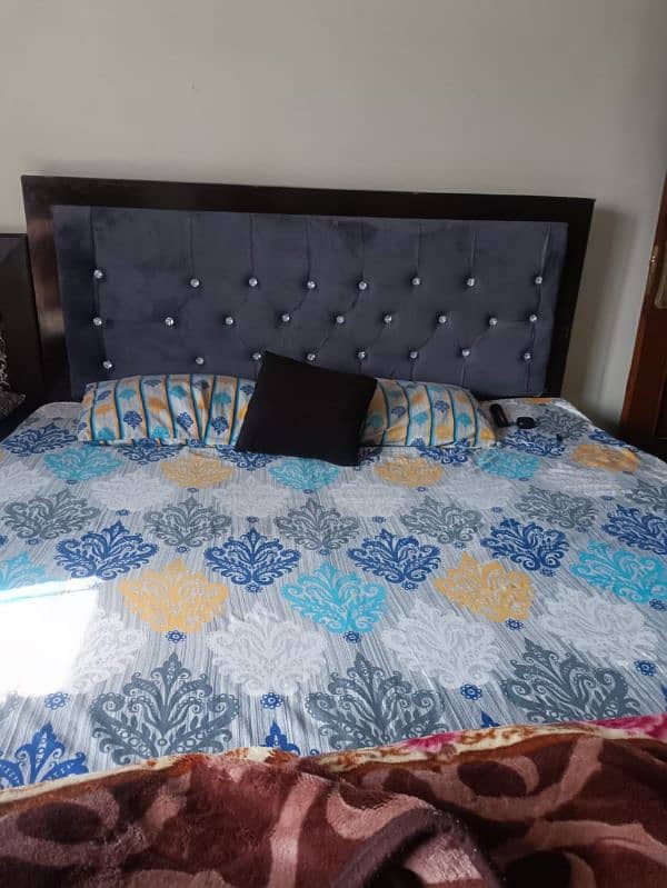 In mint condition King size double bed with mattress and side tables 5