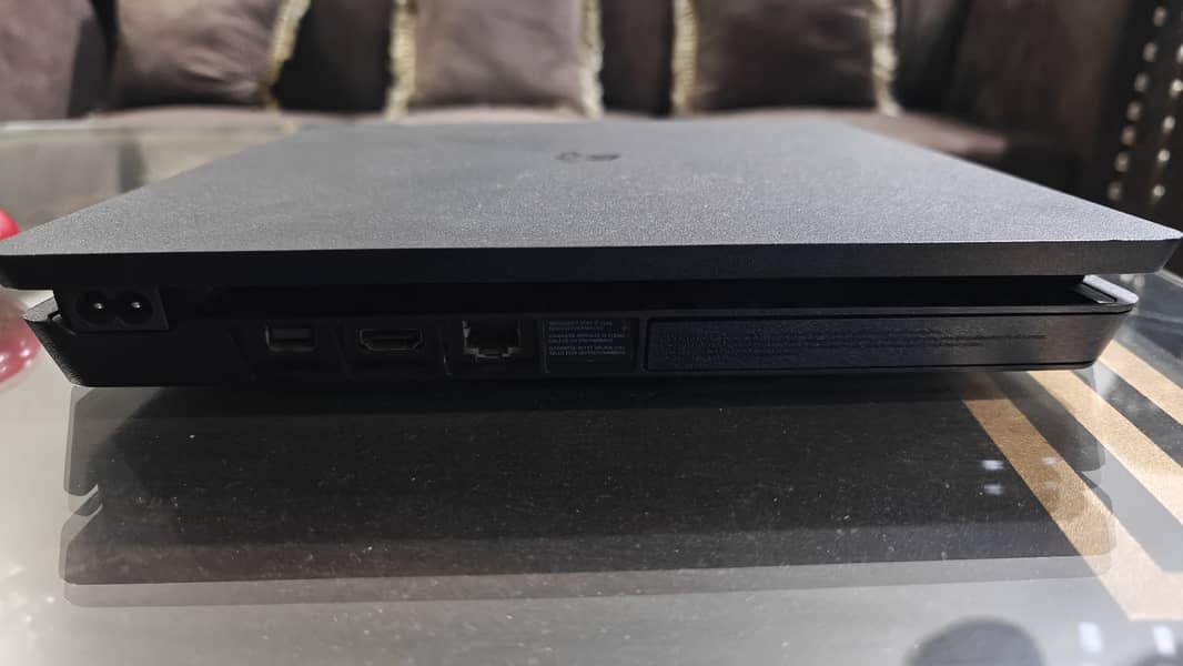 PS4 Slim 1TB 9/10 condition 3