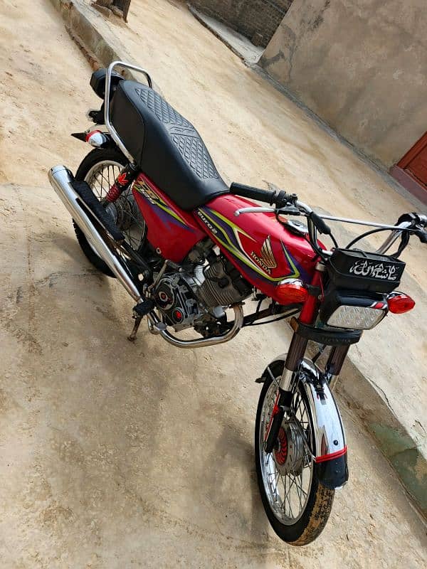 Honda 125 VIP condition 17 model Chakwal number m h 2