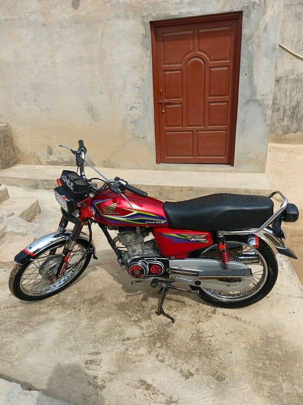 Honda 125 VIP condition 17 model Chakwal number m h 3