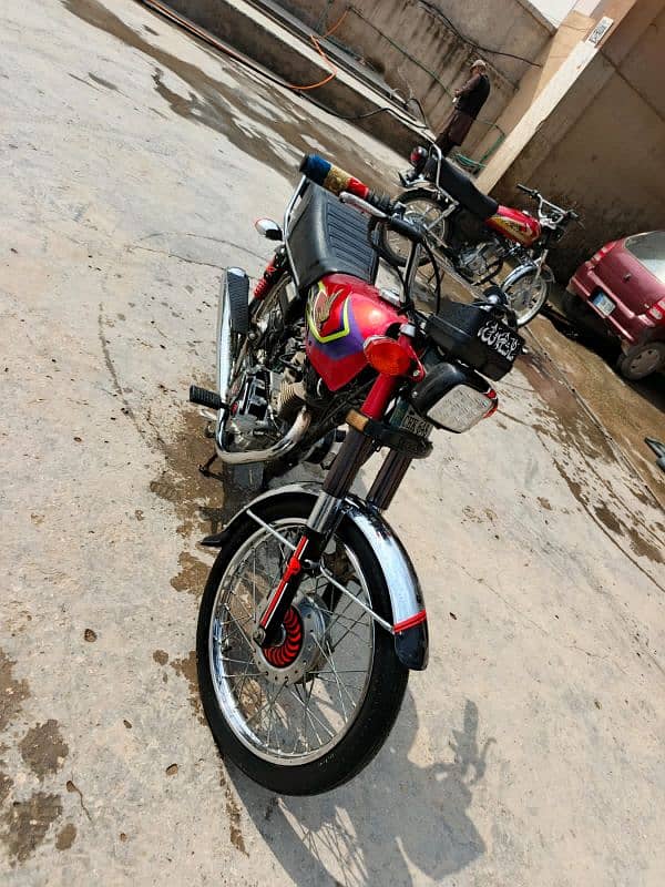 Honda 125 VIP condition 17 model Chakwal number m h 4