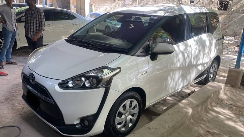 Toyota Sienta 2018 1