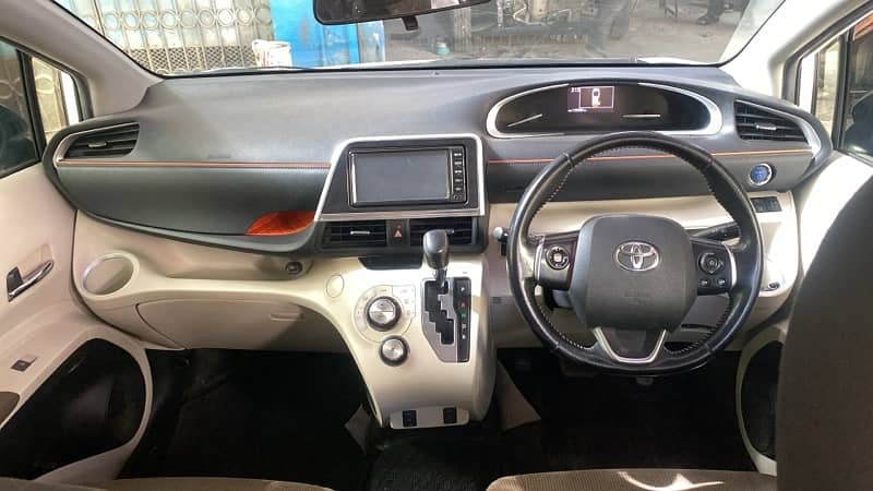 Toyota Sienta 2018 6