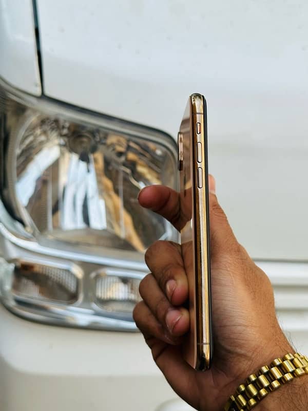 Iphone XS  Gold 256 gb approved 11