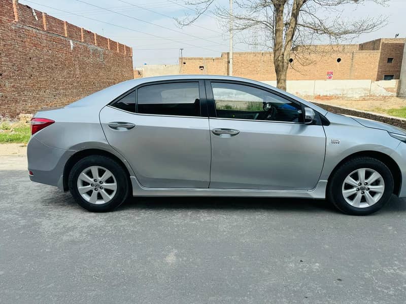 Toyota Corolla Altis 1.8 Manual 2015 1