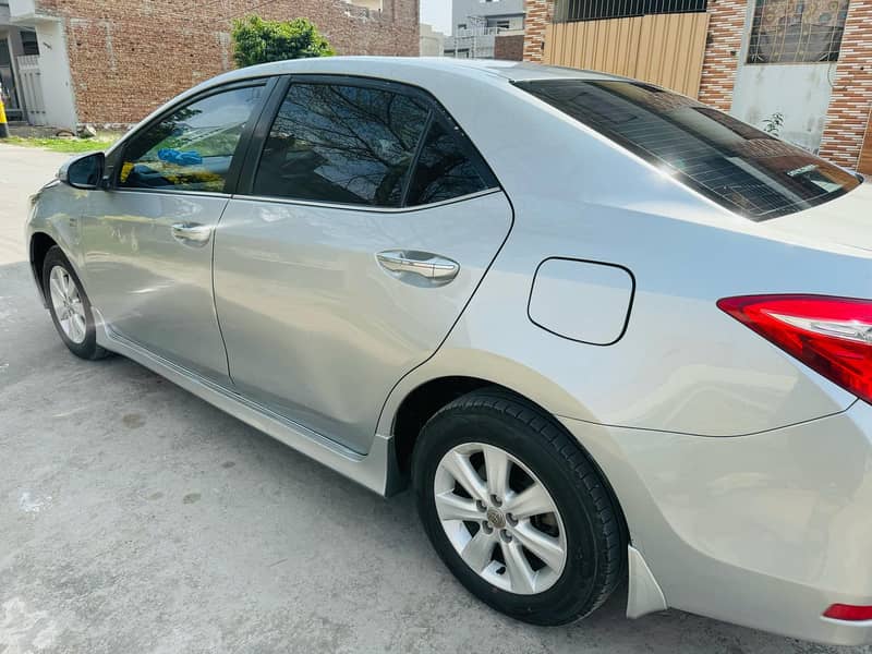 Toyota Corolla Altis 1.8 Manual 2015 2