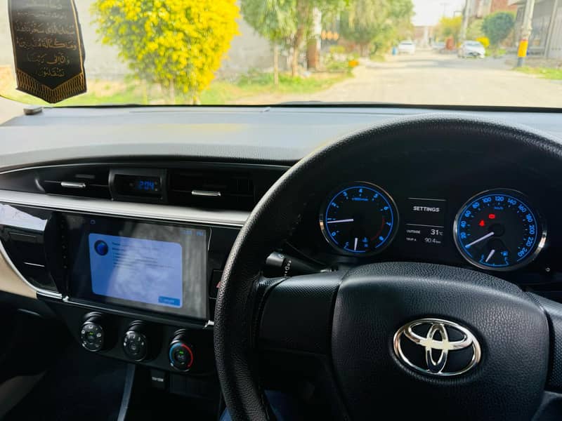 Toyota Corolla Altis 1.8 Manual 2015 5