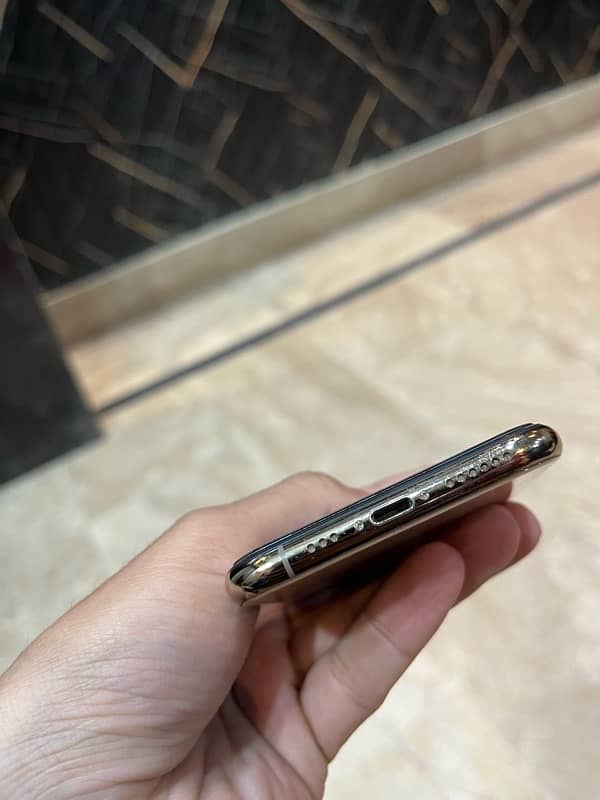 Iphone xs (pta approved) 1