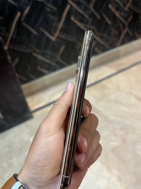 Iphone xs (pta approved) 3