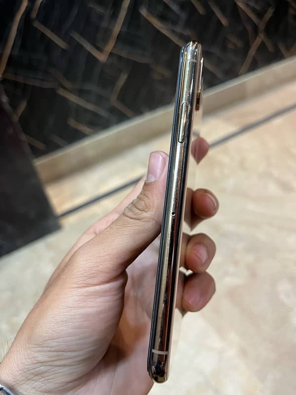 Iphone xs (pta approved) 4