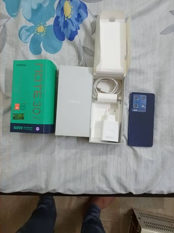 INFINIX NOTE 30 PRO 16/256 With box and charger 0