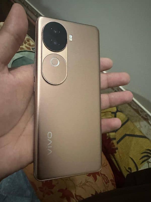 vivo v40e brand new 10/10 condition 9 munth warranty 0