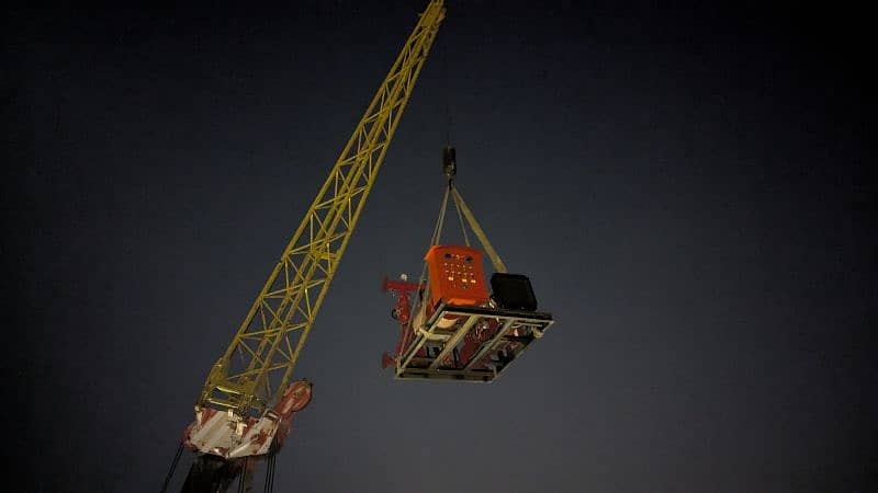 Crane and Forklifter and Bucket Crane and Boom Truck Rental Service 3