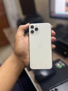 Iphone11 pro in white demanded colour in best condition