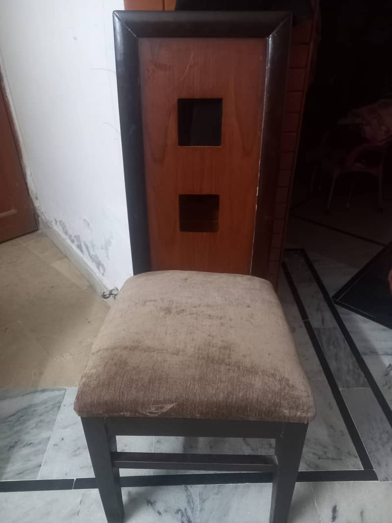 Dining Table for Sale with 6 chairs 2