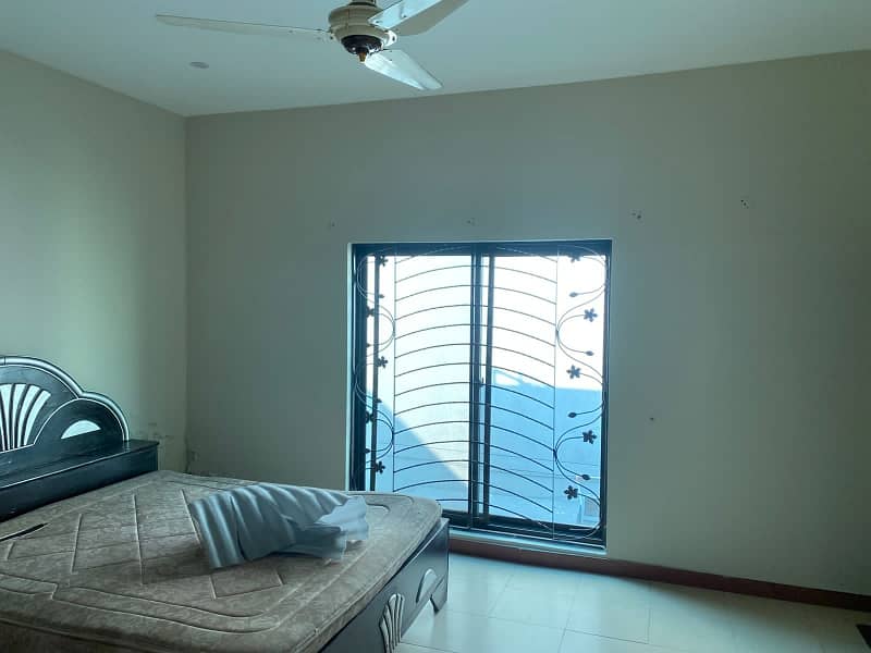 One Kanal Fully Renovated 3 Beds Upper Portion For Rent In Phase 4, DHA. 5