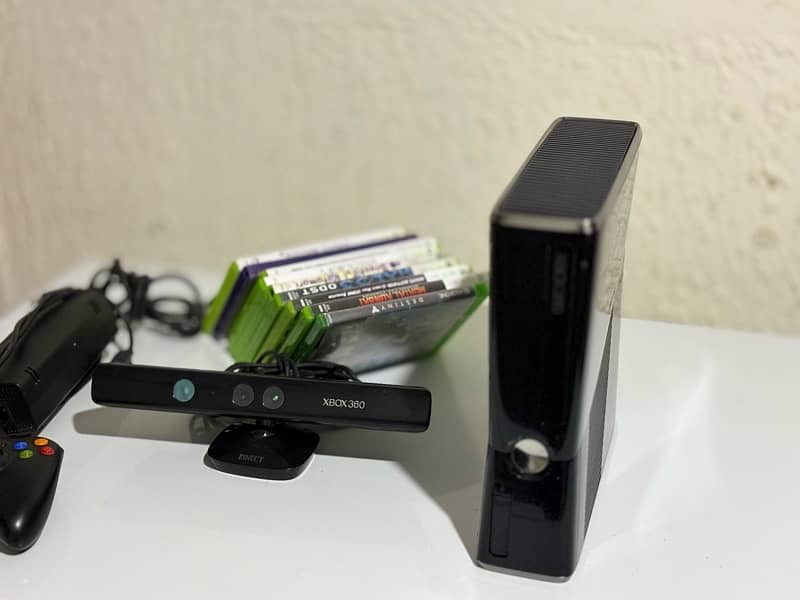 XBOX 360 with Kinect all assesories NEW CONDITION ORIGINAL XBOX 1