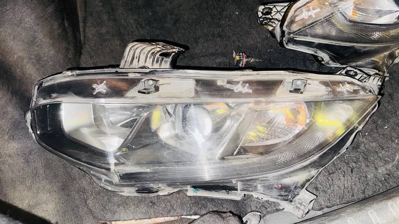 civic 2018 orignal head light new condition 6