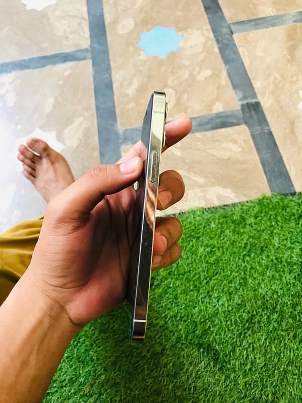 iphone 12 pro 128GB PTA Approved 3