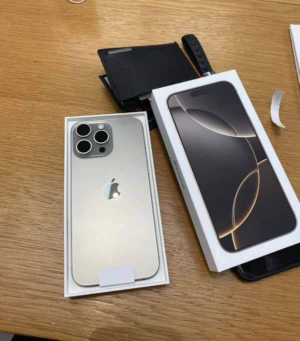 Apple iPhone 15 Pro Max 256GB [HK Model) 0