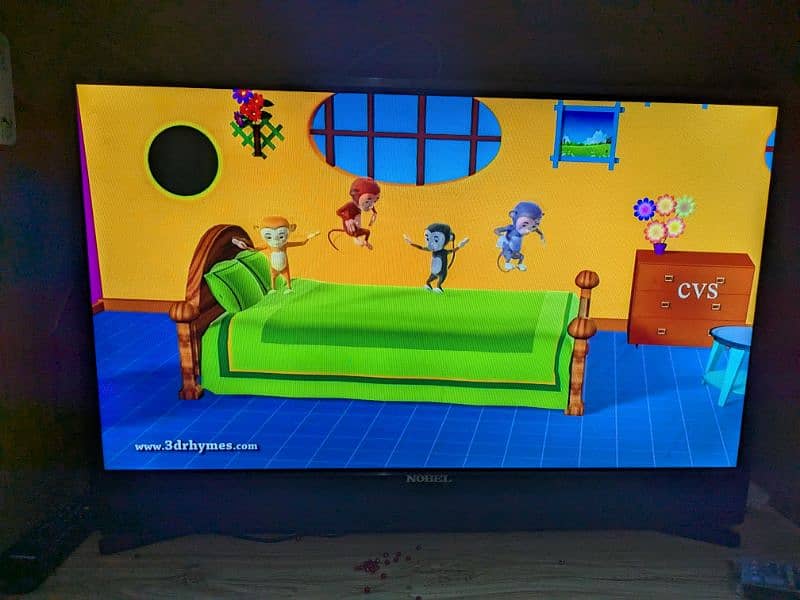 32 inches simple LCD/ TV for sale 0