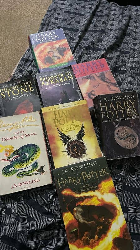 PREMIUM HARRY POTTER BOOK SET (RARE) 0