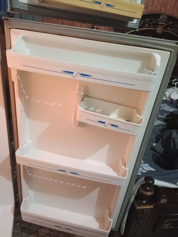 Haier fridge HRF 320 model 1