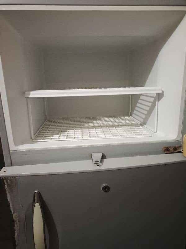 Haier fridge HRF 320 model 5